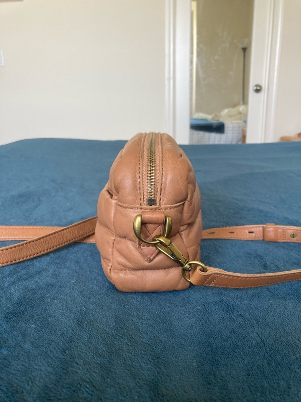 Madewell The Transport Camera Bag: Puff Edition - Picture 2 of 16